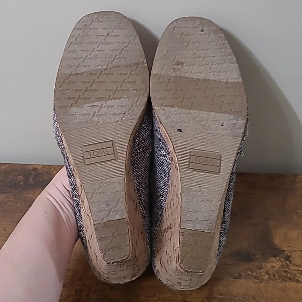 Toms Black & White Tweed with Colorful Specs Open Toe Wedges size 10